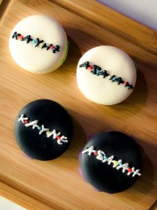 Friends theme macarons