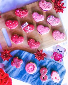 Valentine macarons