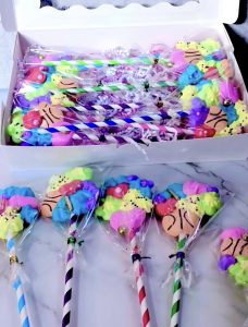 Rainbow fun meringue pops