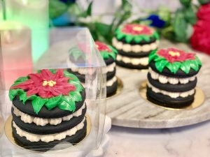 Poinsettia Macaron Cakes