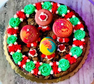 Christmas Cookie Cake with Macarons