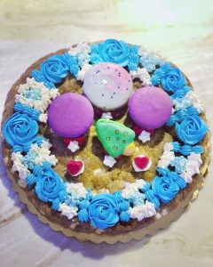 Christmas Cookie Cake with Macarons