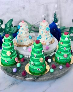 Christmas Tree Macaron Cakes